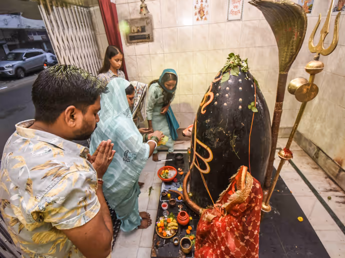 Sawan Somwar: जयपुर में CM भजन लाल ने पत्नी संग किया रुद्राभिषेक, अमृतसर में नाग देवता की पूजा; देखें 10 खास तस्वीरें