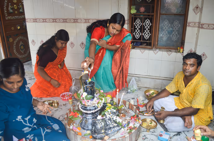 Sawan Somwar: जयपुर में CM भजन लाल ने पत्नी संग किया रुद्राभिषेक, अमृतसर में नाग देवता की पूजा; देखें 10 खास तस्वीरें