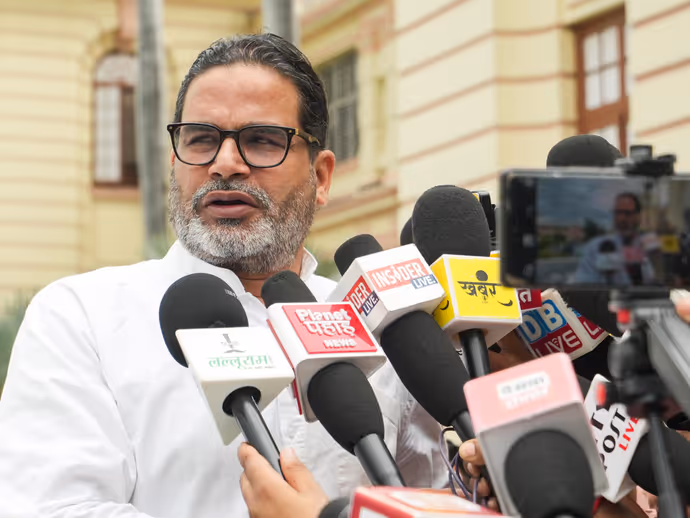 Prashant Kishor: विधायक बनने के बाद पहली बार विधानसभा पहुंचे जनसुराज प्रमुख, 5 तस्वीरों में प्रशांत किशोर का अंदाज