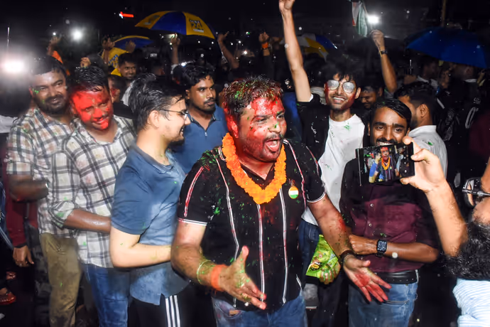 Jharkhand JPSC Protest: देवेंद्र महतो की भूख हड़ताल खत्मः 10 फोटो में देखें छात्रों ने कैसे मनाया जीत का जश्न