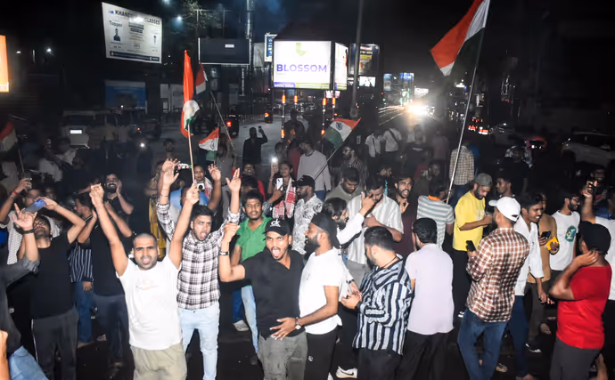 Jharkhand JPSC Protest: देवेंद्र महतो की भूख हड़ताल खत्मः 10 फोटो में देखें छात्रों ने कैसे मनाया जीत का जश्न