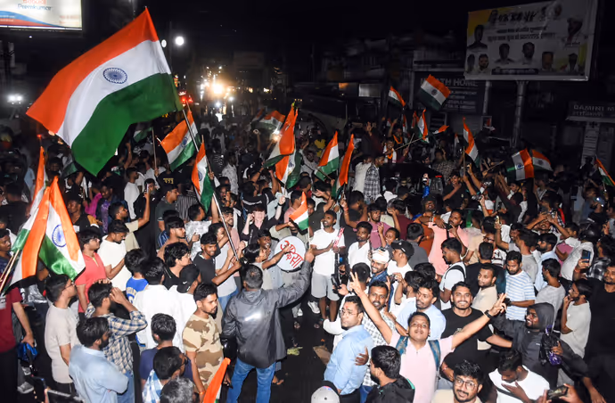 Jharkhand JPSC Protest: देवेंद्र महतो की भूख हड़ताल खत्मः 10 फोटो में देखें छात्रों ने कैसे मनाया जीत का जश्न