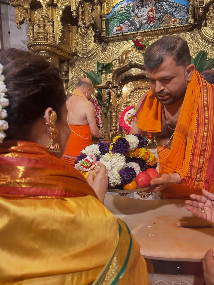 कंगना रनौत पहुंचीं सिद्धिविनायक और मुंबा देवी मंदिर, कांजीवरम साड़ी में ऐसे की पूजा-अर्चना
