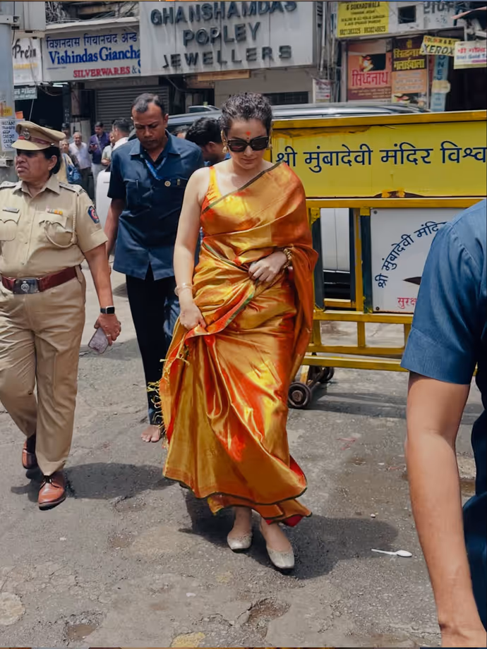 कंगना रनौत पहुंचीं सिद्धिविनायक और मुंबा देवी मंदिर, कांजीवरम साड़ी में ऐसे की पूजा-अर्चना