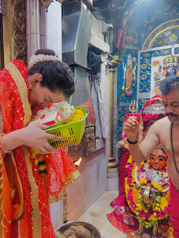 कंगना रनौत पहुंचीं सिद्धिविनायक और मुंबा देवी मंदिर, कांजीवरम साड़ी में ऐसे की पूजा-अर्चना