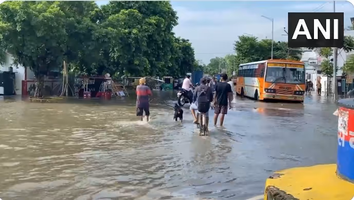 गम में संगम नगरी के लोग! ₹10 करोड़ की नाला सफाई फिर भी घरों में 5 फीट पानी? 11 PHOTO में देखें हाल