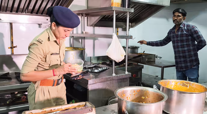 सूरत हॉररः काजू-पनीर करी से बच्ची की मौत के बाद जागी सरकार, 6 PHOTO में रेस्टोरेंट पर ताबड़तोड़ एक्शन