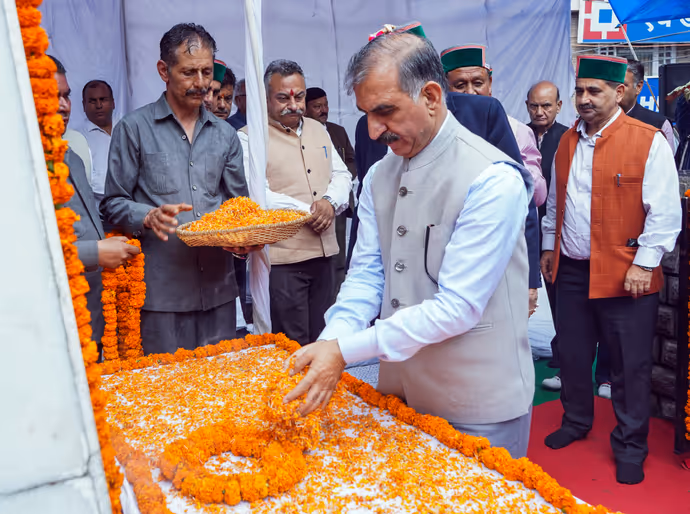 नाना राजीव गांधी को श्रद्धांजलि देने पहुंचे रेहान-मिराया, वीरभूमि से सामने आईं गांधी परिवार की 12 भावुक तस्वीरें