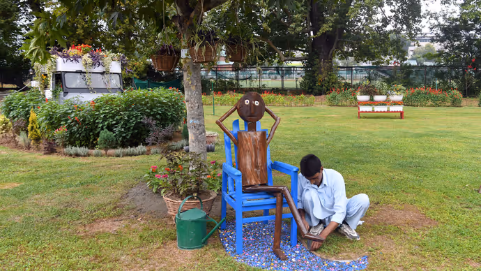 कबाड़ से तैयार हुआ अनोखा गार्डन: Srinagar के Waste Wonder Garden की 15 PHOTOS