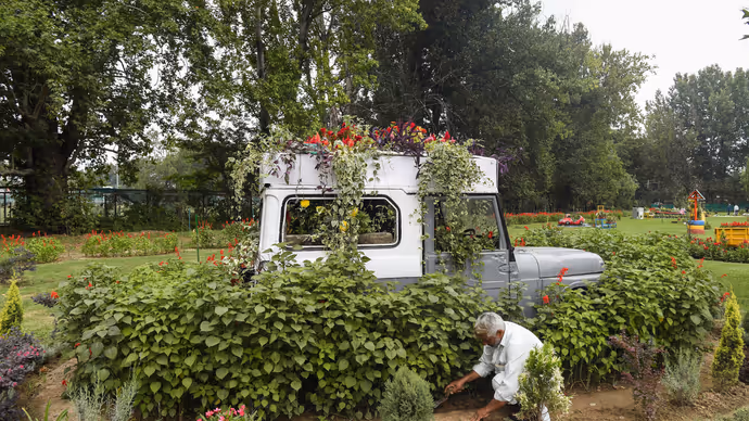 कबाड़ से तैयार हुआ अनोखा गार्डन: Srinagar के Waste Wonder Garden की 15 PHOTOS