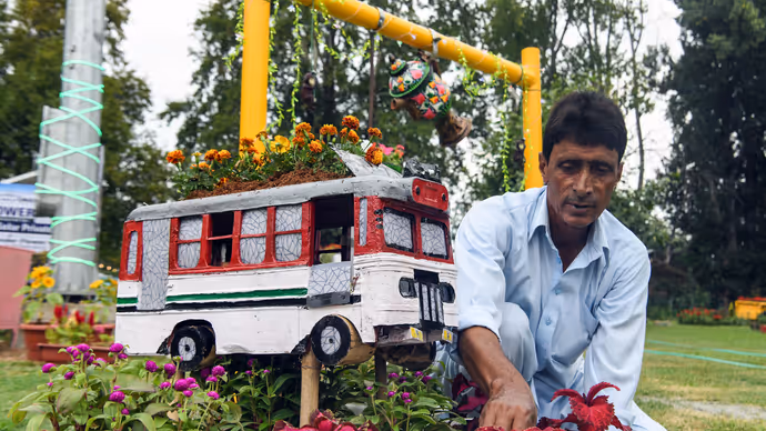 कबाड़ से तैयार हुआ अनोखा गार्डन: Srinagar के Waste Wonder Garden की 15 PHOTOS