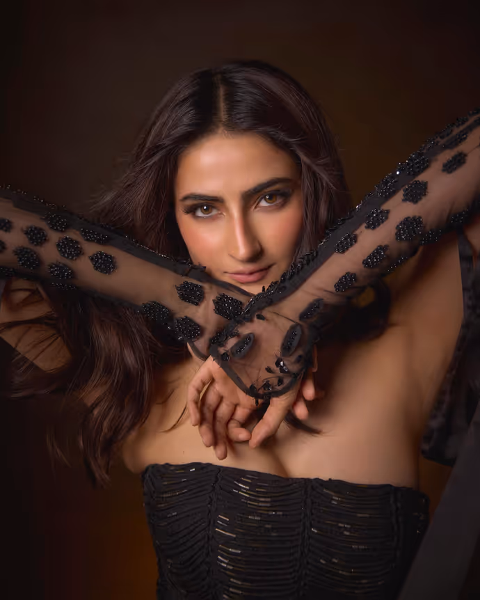 पलक तिवारी ने ऑफ शोल्डर ड्रेस में ढाया कहर, 6 PHOTOS में देखें ब्लैक ब्यूटी लुक