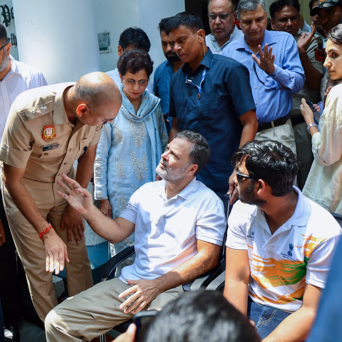 राहुल गांधी का हाई-वोल्टेज ड्रामा! 10 PHOTOS में आखिर किसे इंसाफ दिलाने पुलिस से भिड़ गए कांग्रेस नेता