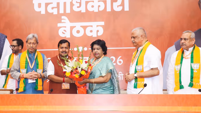 नितिन नबीन की नई टीम का पहला लुक आया सामने, 7 फोटोज में देखिए स्मृति से वसुंधरा का अंदाज