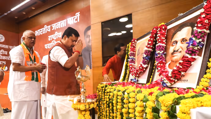 नितिन नबीन की नई टीम का पहला लुक आया सामने, 7 फोटोज में देखिए स्मृति से वसुंधरा का अंदाज