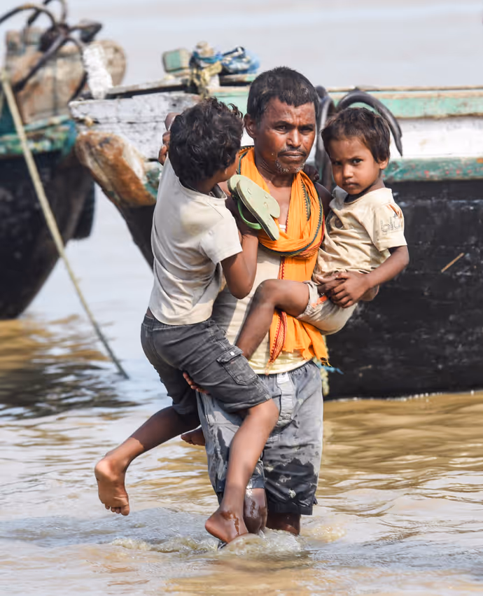 जब गंगा बनीं काल, पटना में डूबे घर-आशियाने; 7 तस्वीरों में देखें भयावह हालात