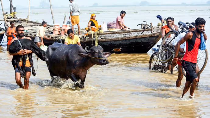 जब गंगा बनीं काल, पटना में डूबे घर-आशियाने; 7 तस्वीरों में देखें भयावह हालात