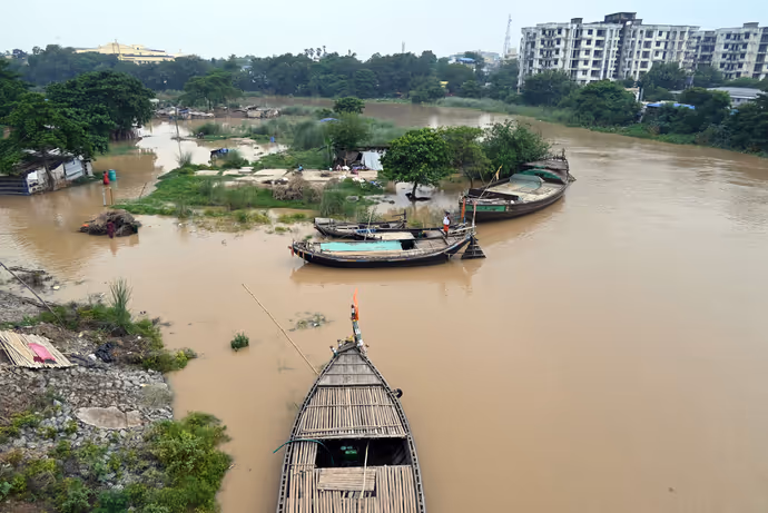 UP-Bihar Flood: गंगा-यमुना का रौद्र रूप, प्रयागराज से पटना तक 10 तस्वीरों में बाढ़ का खौफनाक मंजर