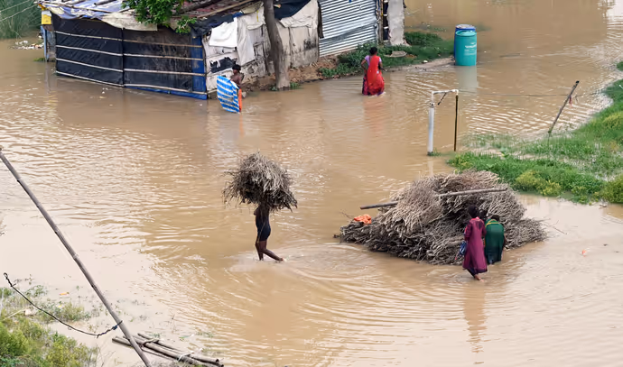 UP-Bihar Flood: गंगा-यमुना का रौद्र रूप, प्रयागराज से पटना तक 10 तस्वीरों में बाढ़ का खौफनाक मंजर