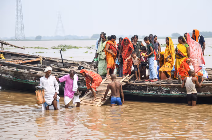 UP-Bihar Flood: गंगा-यमुना का रौद्र रूप, प्रयागराज से पटना तक 10 तस्वीरों में बाढ़ का खौफनाक मंजर