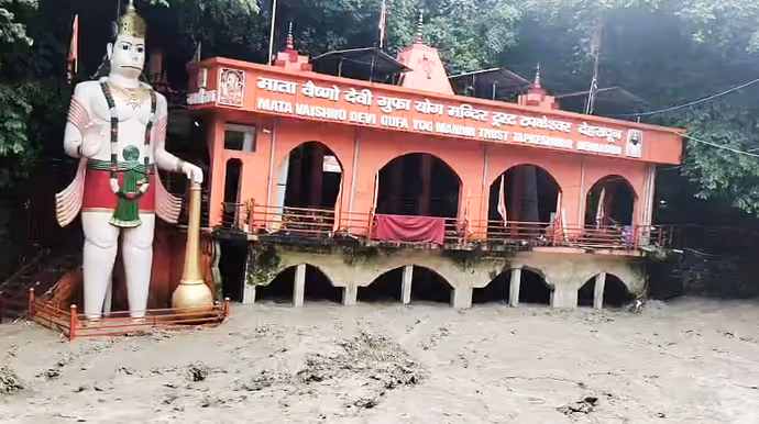 UP-Bihar Flood: गंगा-यमुना का रौद्र रूप, प्रयागराज से पटना तक 10 तस्वीरों में बाढ़ का खौफनाक मंजर