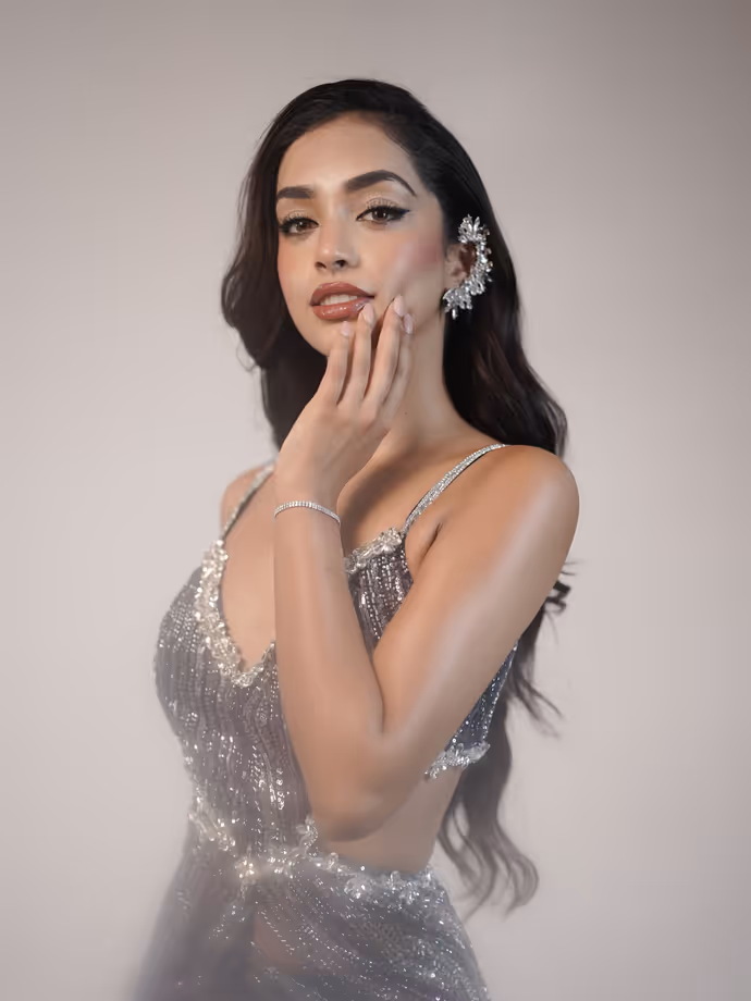 कौन हैं कैज़िया लिज मैजो? 10 PHOTO में 19 साल की मिस यूनिवर्स इंडिया 2026 की पूरी कहानी