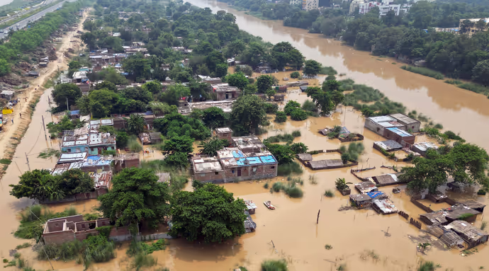 Heavy Rain Photos: गुरुग्राम-गाजियाबाद से जबलपुर-पटना तक पानी ही पानी, देखिए तबाही का मंजर