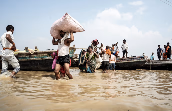 Heavy Rain Photos: गुरुग्राम-गाजियाबाद से जबलपुर-पटना तक पानी ही पानी, देखिए तबाही का मंजर