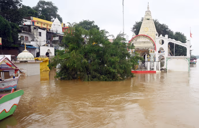 Heavy Rain Photos: गुरुग्राम-गाजियाबाद से जबलपुर-पटना तक पानी ही पानी, देखिए तबाही का मंजर