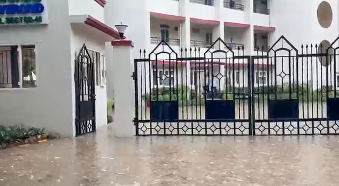 Heavy Rain Photos: गुरुग्राम-गाजियाबाद से जबलपुर-पटना तक पानी ही पानी, देखिए तबाही का मंजर