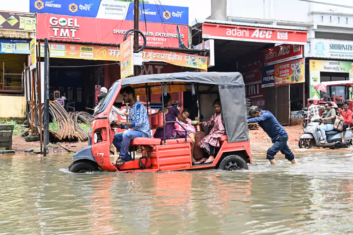 Heavy Rain Photos: गुरुग्राम-गाजियाबाद से जबलपुर-पटना तक पानी ही पानी, देखिए तबाही का मंजर