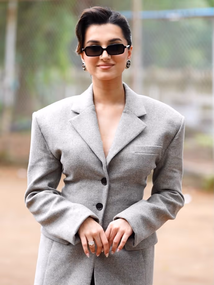 ‘टॉक्सिक’ की तारा सुतारिया का रॉयल लुक, 8 Photos में दिखा हसीना का किलर अंदाज