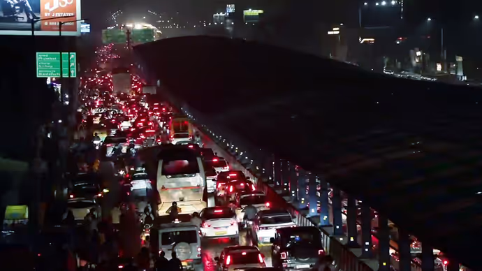 बाढ़ से बेहाल दिल्ली-गुरुग्राम: 10 तस्वीरों में देखें बारिश ने कैसे मचाई तबाही