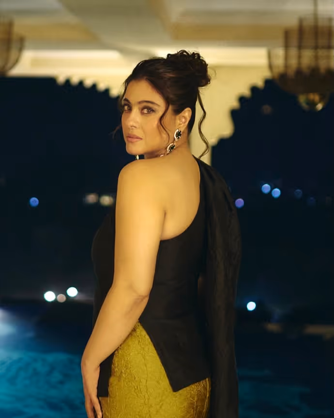 काजोल वन-शोल्डर ड्रेस में दिखीं स्टनिंग, 6 Photos में देखें अजय देवगन की बीवी की अदाएं