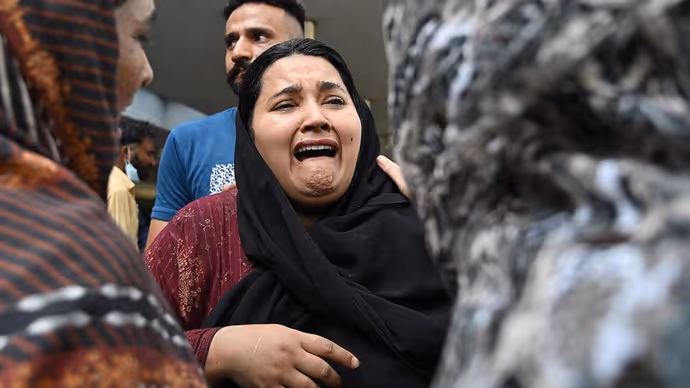 Pakistan Hospital Fire: PIMS में AC ब्लास्ट से तबाही, 15 नवजातों की मौत, 9 Photos में खौफनाक मंजर