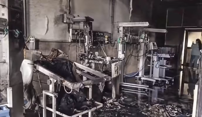 Pakistan Hospital Fire: PIMS में AC ब्लास्ट से तबाही, 15 नवजातों की मौत, 9 Photos में खौफनाक मंजर