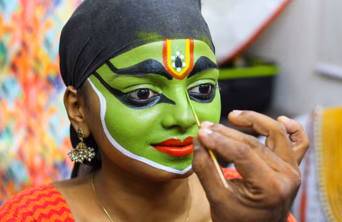 Onam 2026 Photos: कहीं सजे हाथी तो कहीं खिले फूलों के पूकलम, 10 तस्वीरों में देखें ओणम के रंग