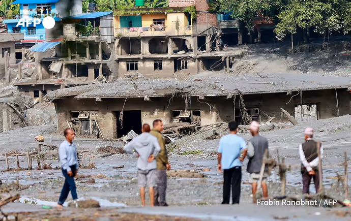Nepal Flood: ‘मुझे बाहर मत निकालो’-बेटियों संग फंसे पिता की आखिरी पुकार, तबाही की 10 खौफनाक तस्वीरें