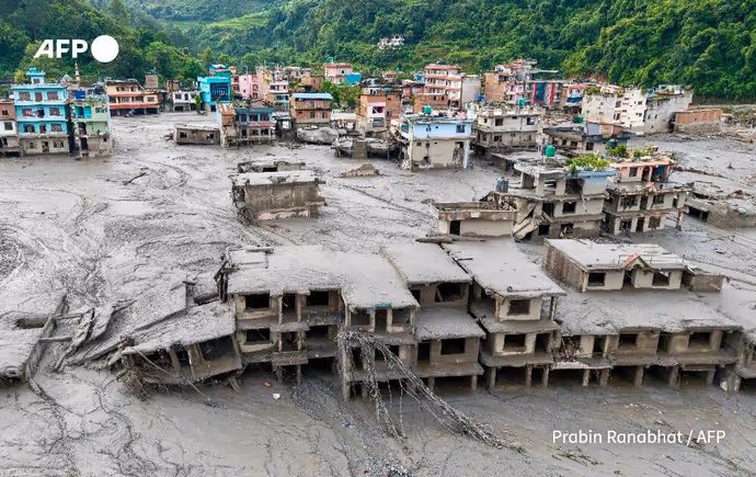 Nepal Flood: ‘मुझे बाहर मत निकालो’-बेटियों संग फंसे पिता की आखिरी पुकार, तबाही की 10 खौफनाक तस्वीरें