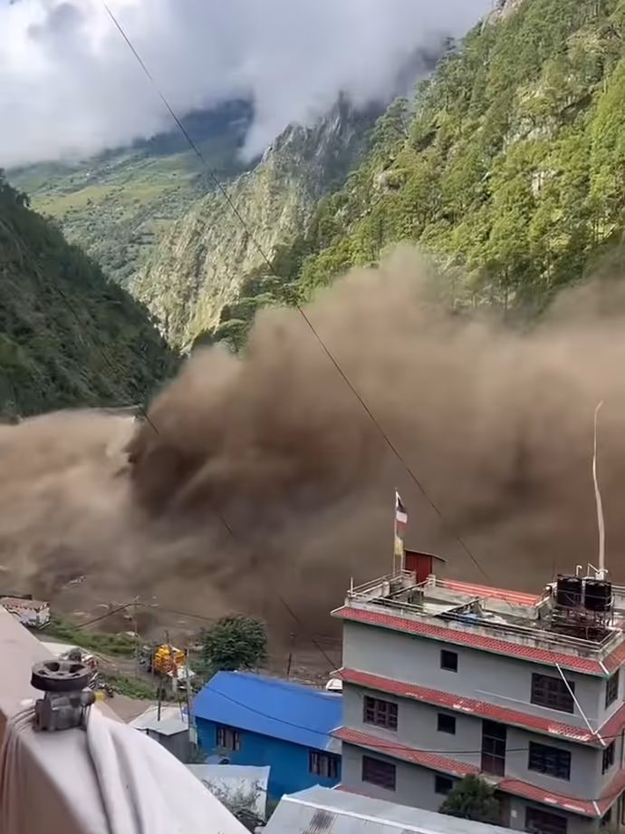 Nepal Flood: ‘मुझे बाहर मत निकालो’-बेटियों संग फंसे पिता की आखिरी पुकार, तबाही की 10 खौफनाक तस्वीरें