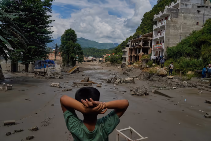 Nepal Flood: ‘मुझे बाहर मत निकालो’-बेटियों संग फंसे पिता की आखिरी पुकार, तबाही की 10 खौफनाक तस्वीरें