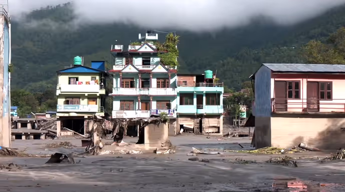 Nepal: भोटेकोशी नदी का कहर, 12 PHOTO में कैसे कीचड़-मलबे में दिख रहे तबाही के निशां