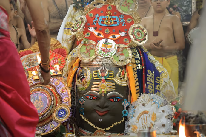 Raksha Bandhan 2026: सबसे पहले उज्जैन में बाबा महाकाल को बांधी गई राखी, देखें भव्य तस्वीरें