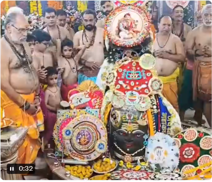 महाकाल से रामलला तक भक्तों ने भगवान को बांधी राखी 5 तस्वीरों में देखिए अनूठा रक्षाबंधन