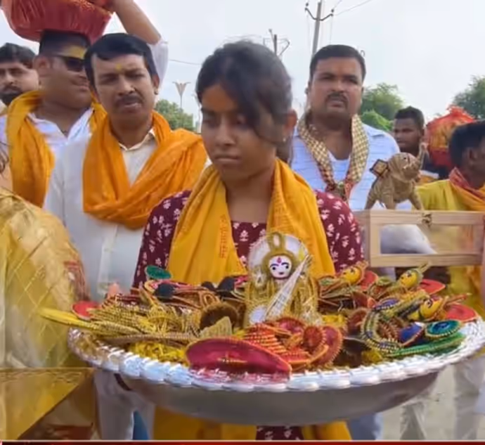 महाकाल से रामलला तक भक्तों ने भगवान को बांधी राखी 5 तस्वीरों में देखिए अनूठा रक्षाबंधन