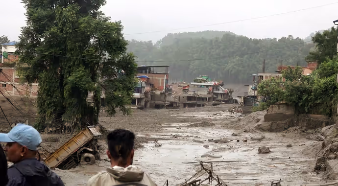 Nepal: बाढ़ से रिहायशी इलाके पूरी तरह तबाह, 10 PHOTOS में भोटेकोशी नदी ने कैसे ढाया कहर