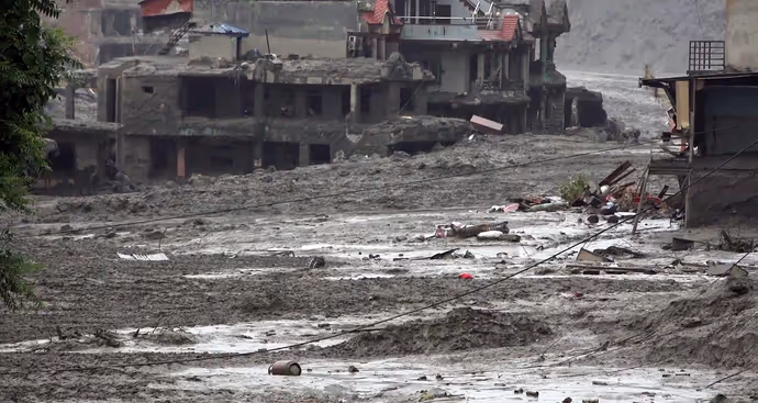 Nepal: बाढ़ से रिहायशी इलाके पूरी तरह तबाह, 10 PHOTOS में भोटेकोशी नदी ने कैसे ढाया कहर