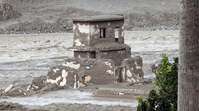 Nepal: बाढ़ से रिहायशी इलाके पूरी तरह तबाह, 10 PHOTOS में भोटेकोशी नदी ने कैसे ढाया कहर