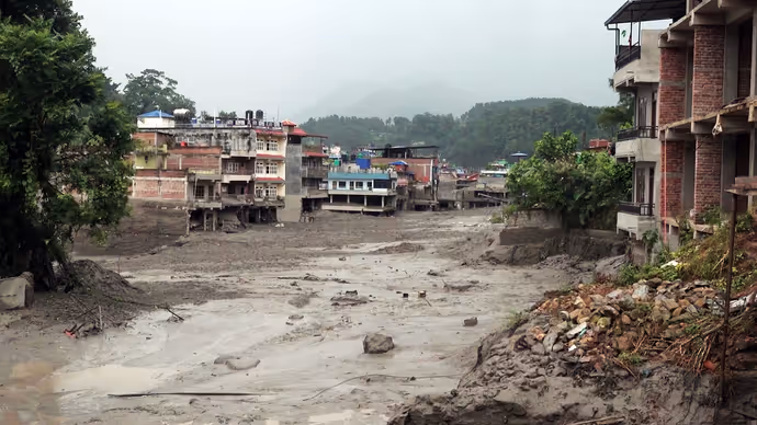 Nepal: बाढ़ से रिहायशी इलाके पूरी तरह तबाह, 10 PHOTOS में भोटेकोशी नदी ने कैसे ढाया कहर