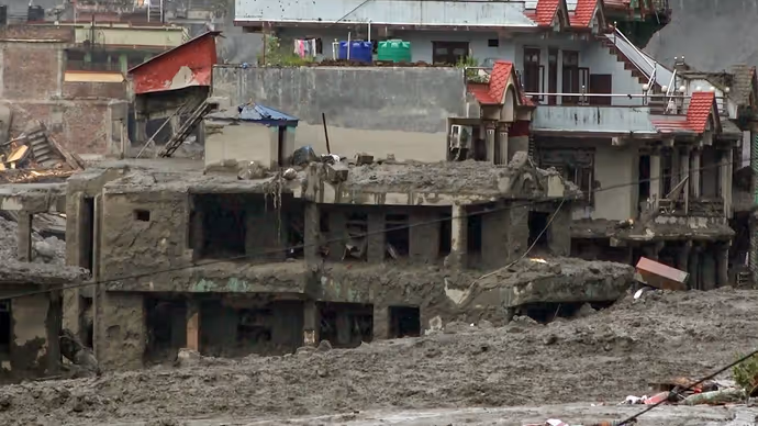 Nepal: बाढ़ से रिहायशी इलाके पूरी तरह तबाह, 10 PHOTOS में भोटेकोशी नदी ने कैसे ढाया कहर